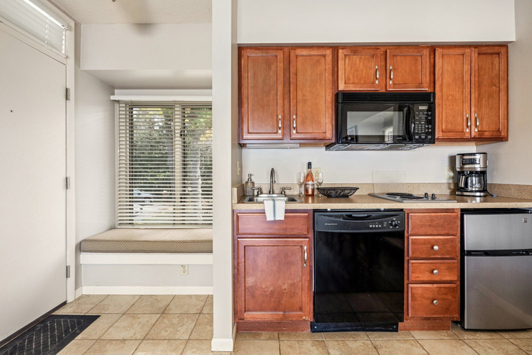 Interior 2, Stunning Lake Views The Shores 5577, Grand Traverse