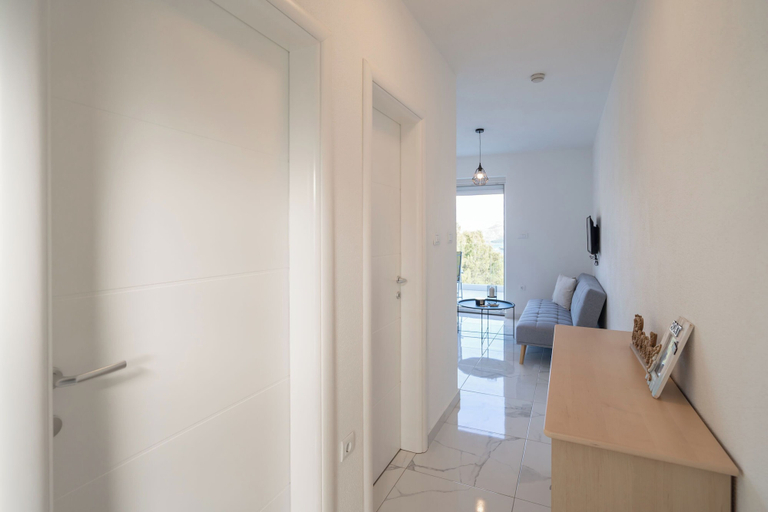 Others 5, Apartment Ana, Marina