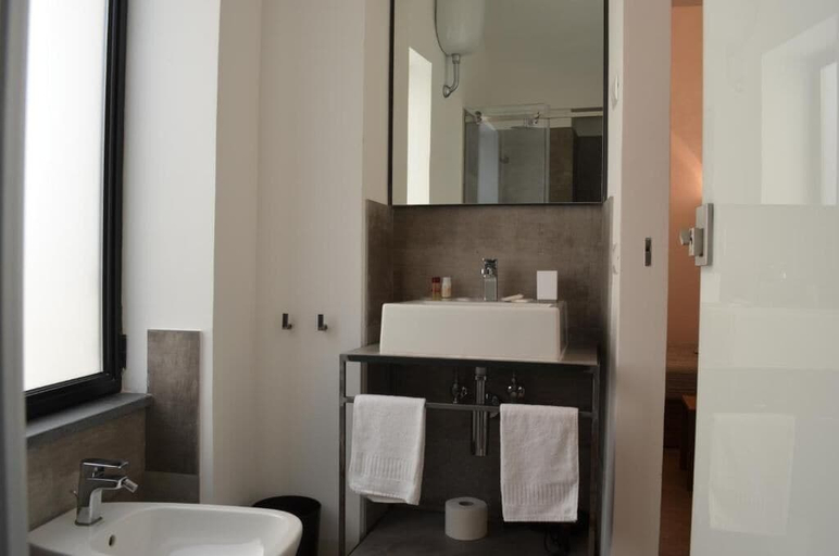 Bathroom 2, i 26 Gradini Capri, Napoli