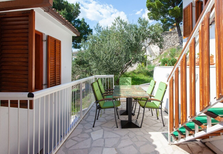Others 5, Apartment Ante M, Brela