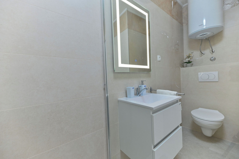 Bathroom 4, Apartments Kapetan, Trogir