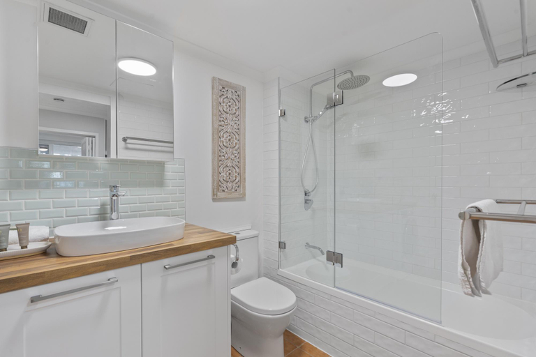 Bathroom, Bright 1-Bed Apartment in Fortitude Valley, Fortitude Valley