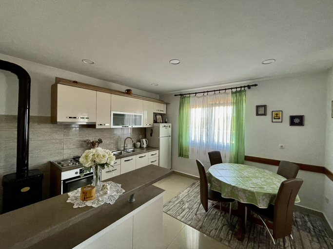 Others 4, Apartments Veli Rat, Sali