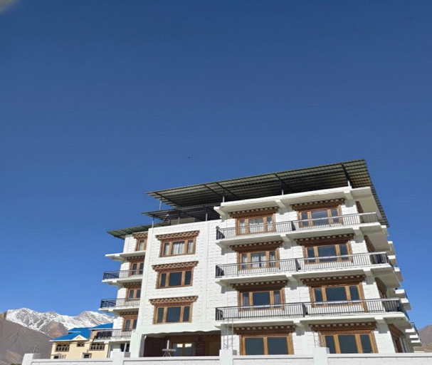 Entrance 3, The Zurfi's Hotel, Kargil
