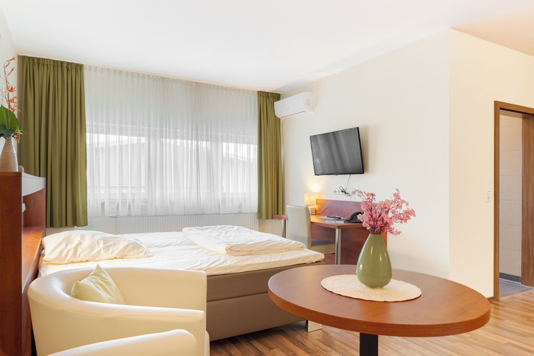 Room 3, Hotel Victoria, Main-Taunus-Kreis