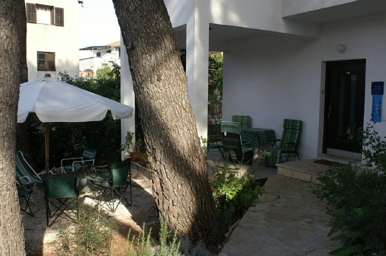 Others 5, Apartments Dinka, Supetar