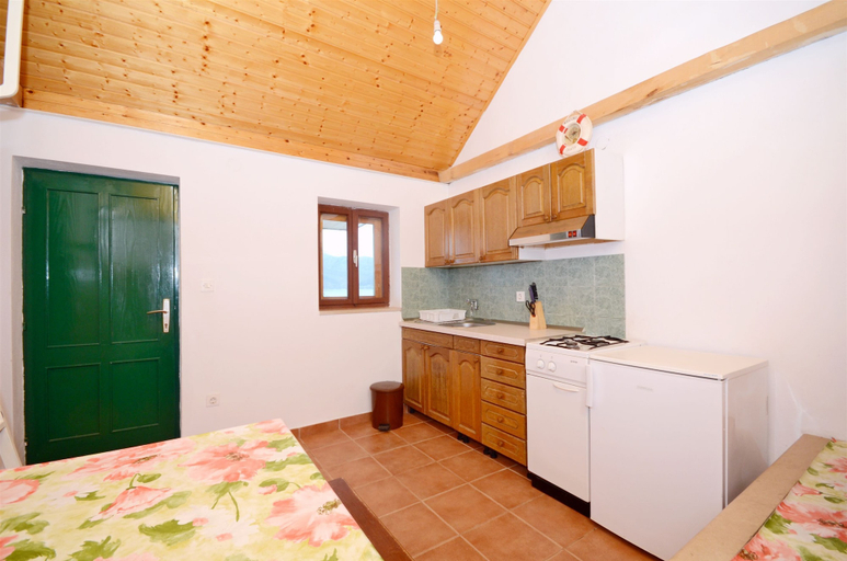 Others 5, House Krunoslav, Postira