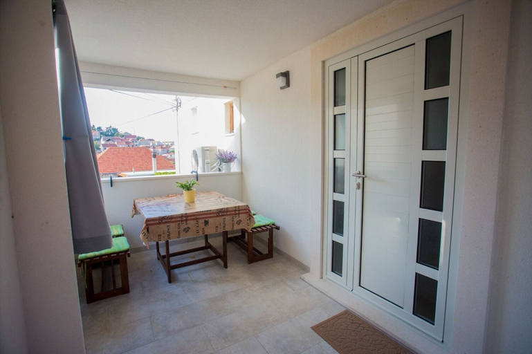 Others 4, Apartment Lenka Mato, Sutivan