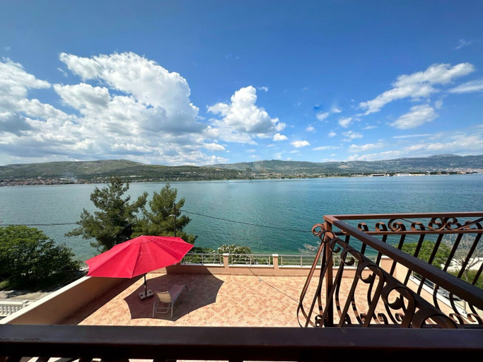 Terrace/patio 3, Apartments Vini, Trogir
