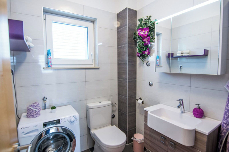 Bathroom 3, Apartment Ray of Sunshine, Pašman