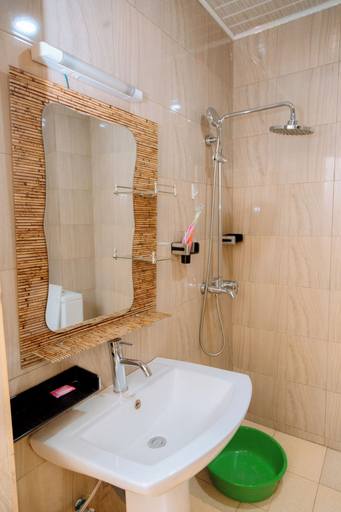 Bathroom 4, Centre Saint Joseph Hotel, Ngoma