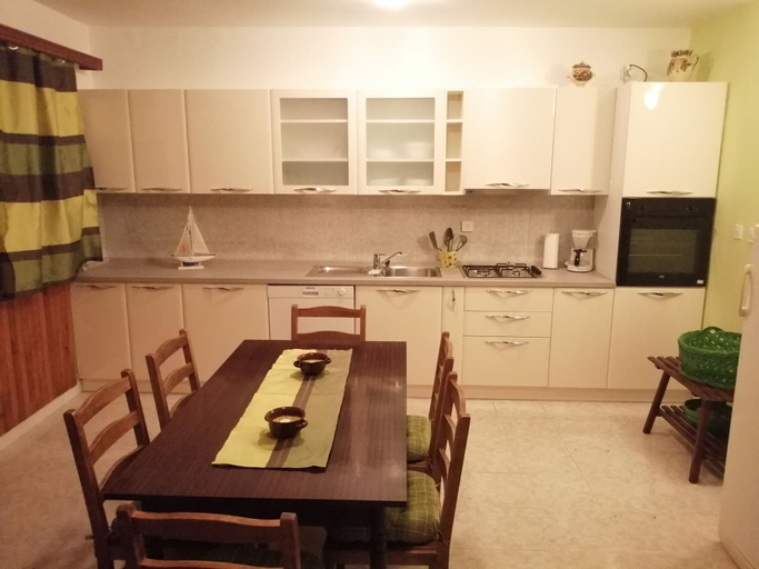 Private kitchen 3, Apartment Colorful, Blato