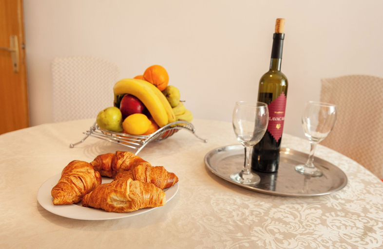 Food & Drinks, Apartment Tina, Dugi Rat