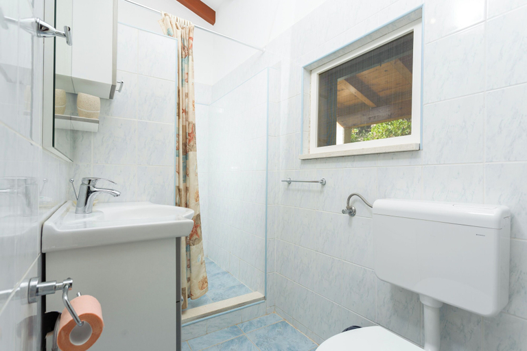 Bathroom 3, House Ivo, Šolta