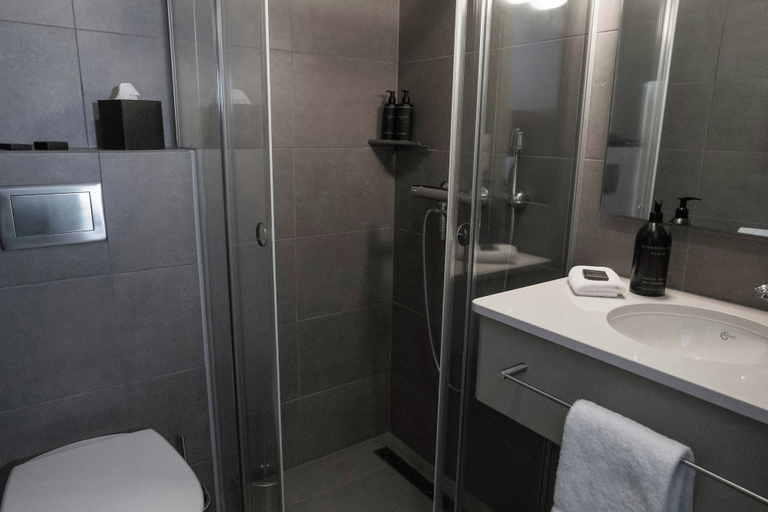 Bathroom 4, Hotel Vestmannaeyjar, Vestmannaeyjar