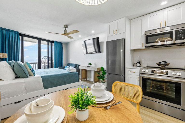 Room 3, Ocean Breeze Resort, Volusia