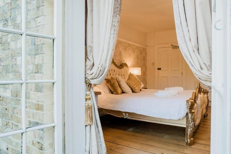 Bedroom 3, Grove Ferry Inn, Kent