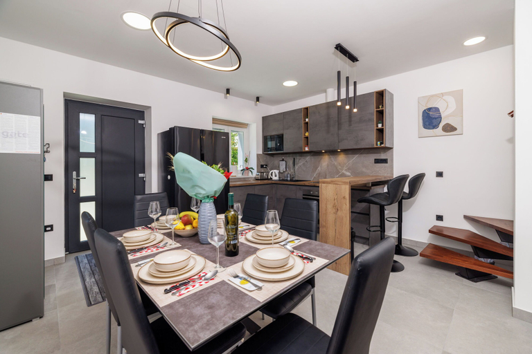 Private kitchen 2, House Amnis, Vinodolska