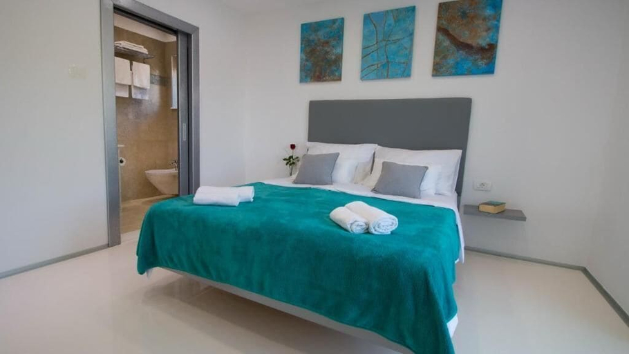 Bedroom 2, Villa Gardens, Crikvenica