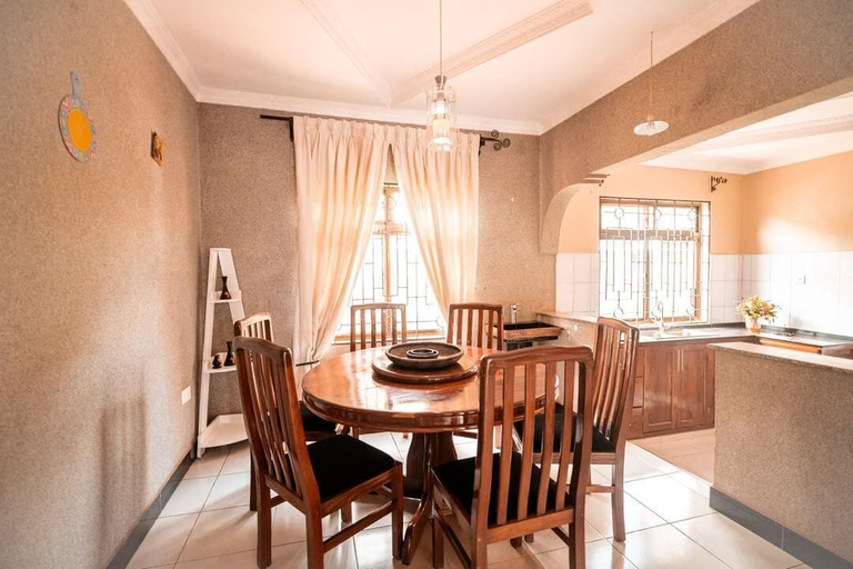 Dining 4, Ocho Rios, Arusha Urban