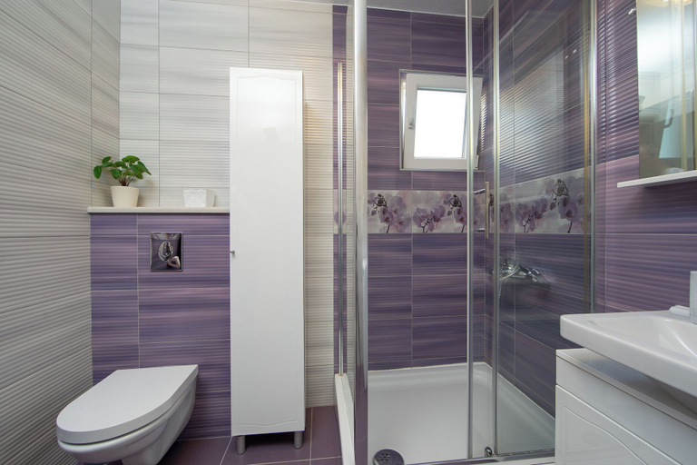 Bathroom 4, Apartments Nina & Mili, Podgora