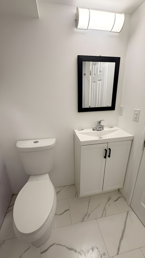 Bathroom 5, STARLITE MOTEL, Macomb