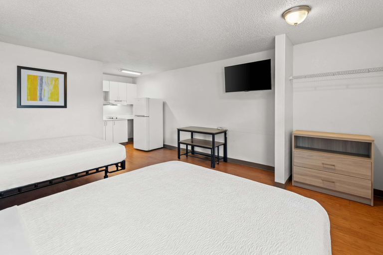 Bedroom 2, Birch Hill Suites Kansas City – Independence, Kansas City