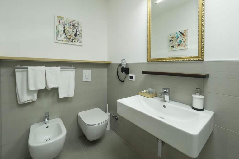 Bathroom 5, Alkimia Apartments, Ferrara