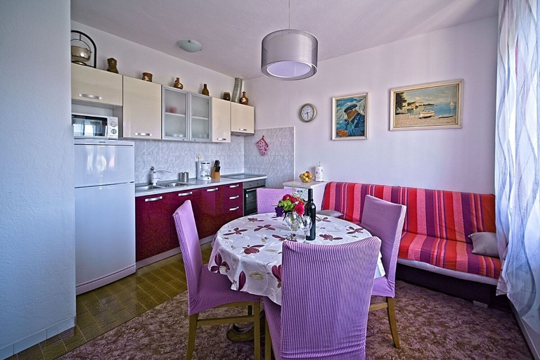 Others 5, Apartment Pavo, Postira
