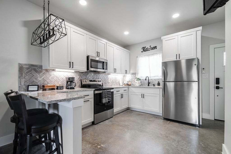 Private kitchen 2, Live Oak Cabins-sleeps 8 W/hot-tubs, Gillespie