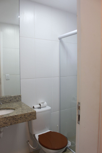 Bathroom 3, Av. Anchieta 1636, Bertioga