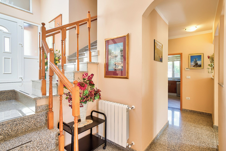Others 5, Villa Ines, Labin