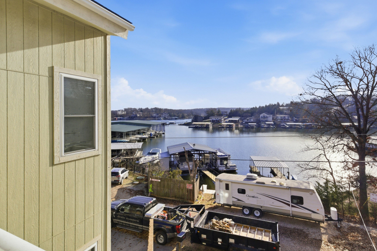 Water view, Charming Lakefront House Near Shorty Pants at 21mm, Camden
