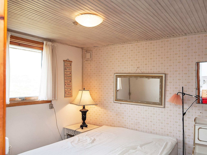 Bedroom 4, Enticing Holiday Home in FanÃ¸ near Sea, Fanø