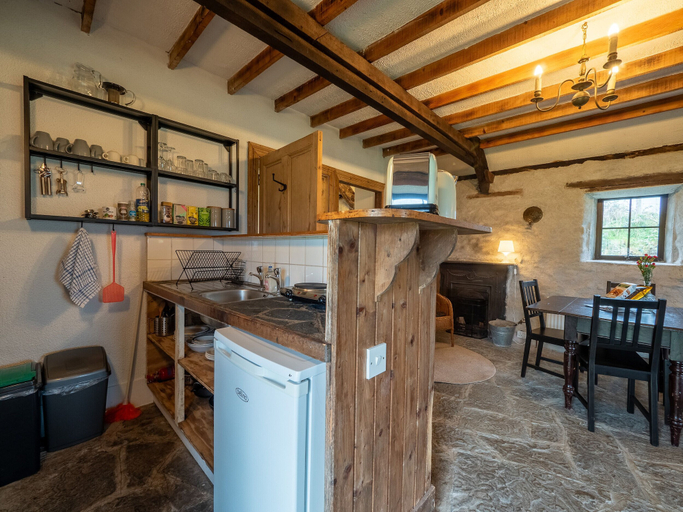 Private kitchen 3, Ventry Farm Cottages