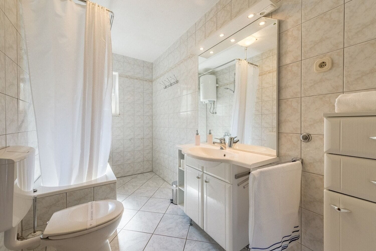 Bathroom 2, Apartment Bubi, Trogir