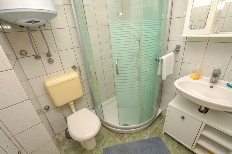 Bathroom 3, Apartments Marinero, Pakoštane