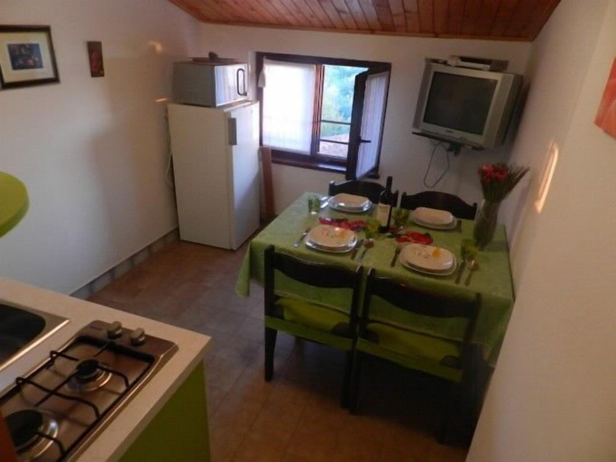 Others 5, Apartments and Rooms Ana, Medulin
