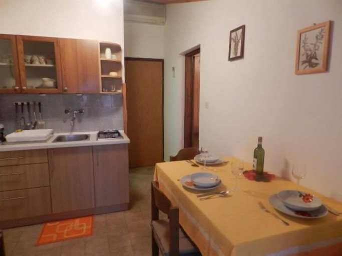 Others 4, Apartments and Rooms Ana, Medulin