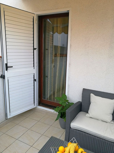 Others 5, House Andelka, Supetar