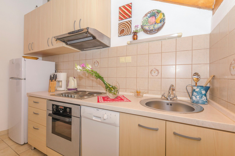 Others 4, Apartments Draga, Jelsa