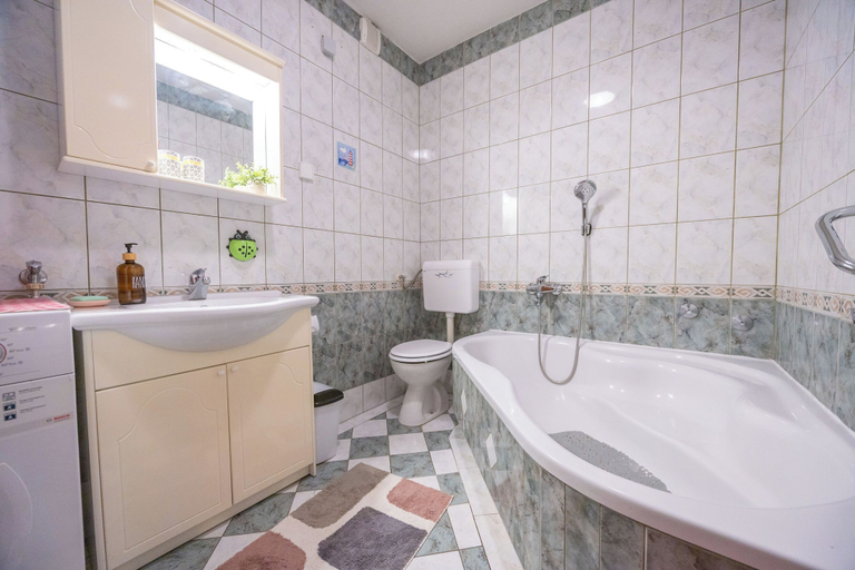 Bathroom 4, Apartments Fontana, Baška Voda