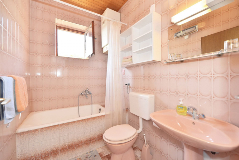 Bathroom 3, Apartments Goran, Brela