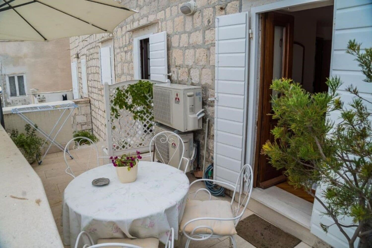 Others 4, Apartments Ela, Sutivan
