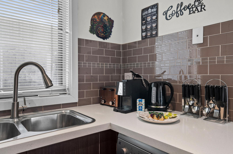 Kitchen 3, Spacious 3-Bed Townhouse in Coburg, Melbourne