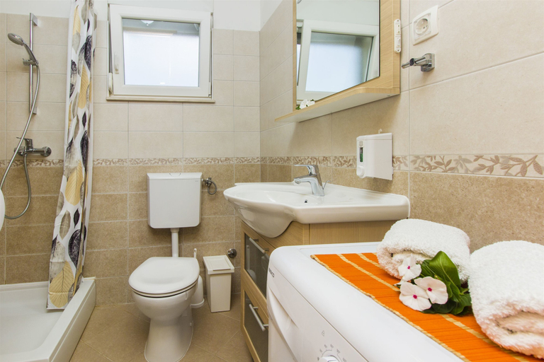 Bathroom 2, Apartments Lenija, Šibenik