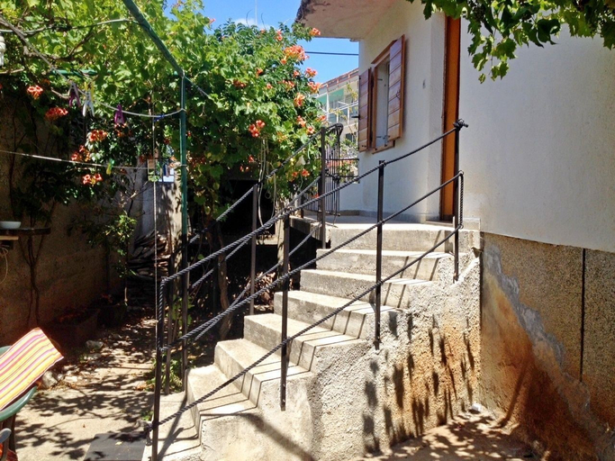 Courtyard 2, Apartment Milivoj, Primošten