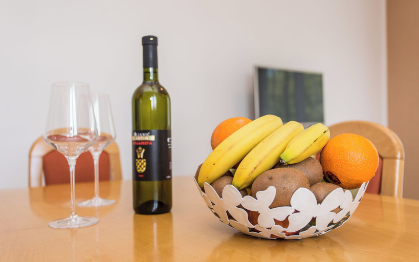 Food & Drinks 5, Apartments Dorijana, Baška