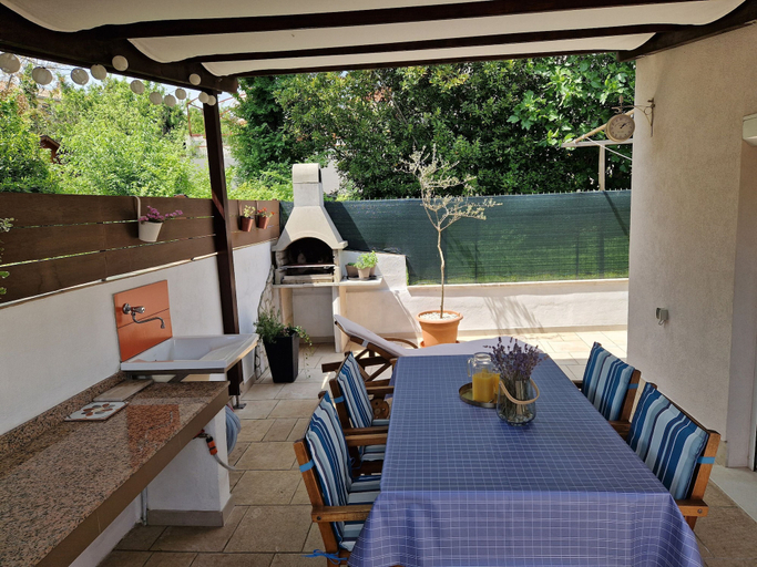 BBQ/picnic area 4, House Petra 1, Dobrinj