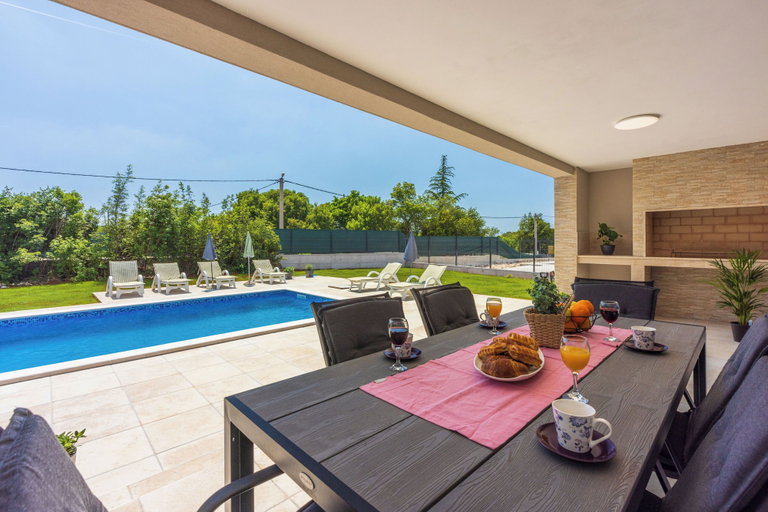 Sport & Beauty 2, Villa Deluxe, Raša